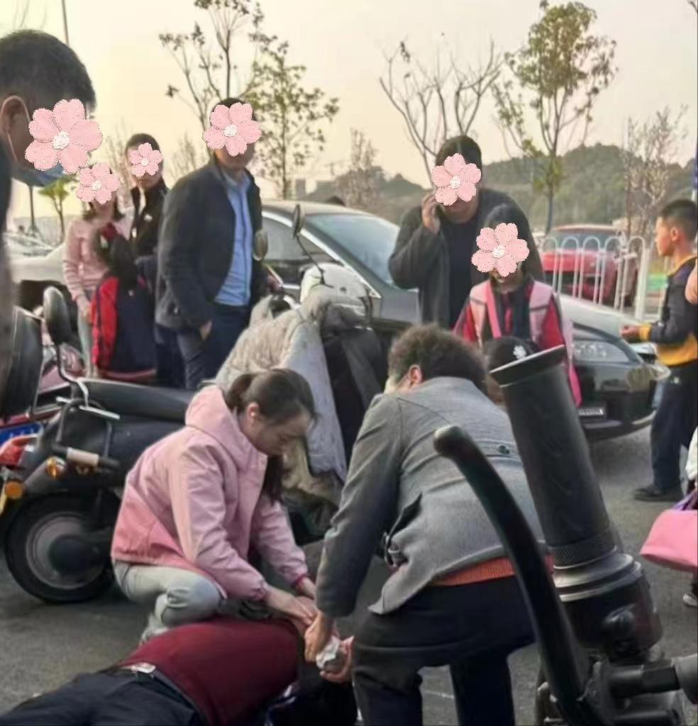 DƬ